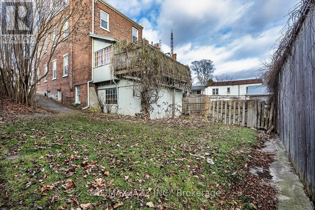 221 WALTON STREET