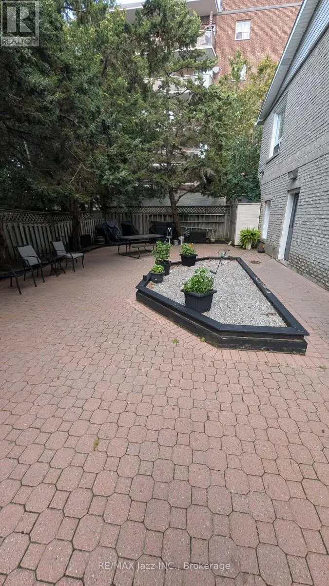 106 - 26 SPENCER STREET E #106