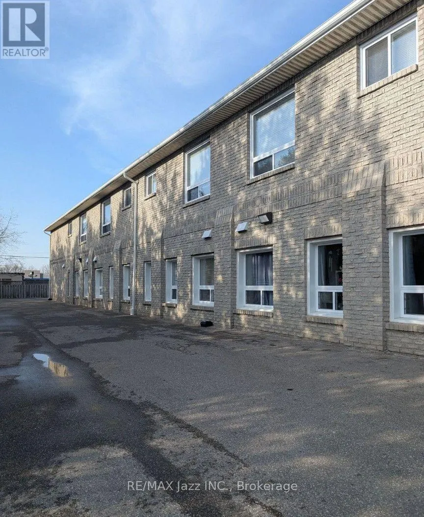 106 - 26 SPENCER STREET E #106