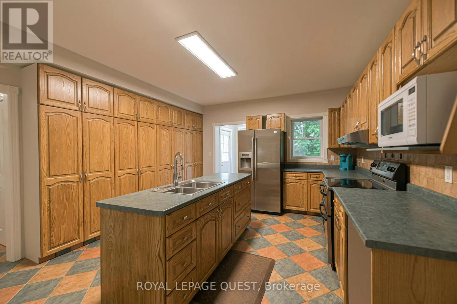 1046 SOUTHWOOD ROAD