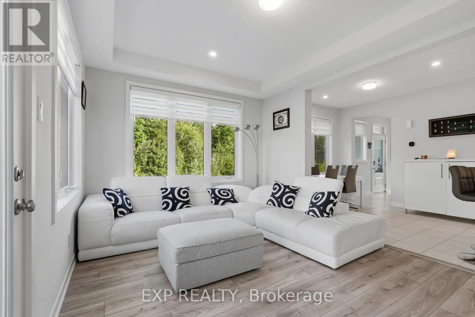 256 BILLRIAN CRESCENT