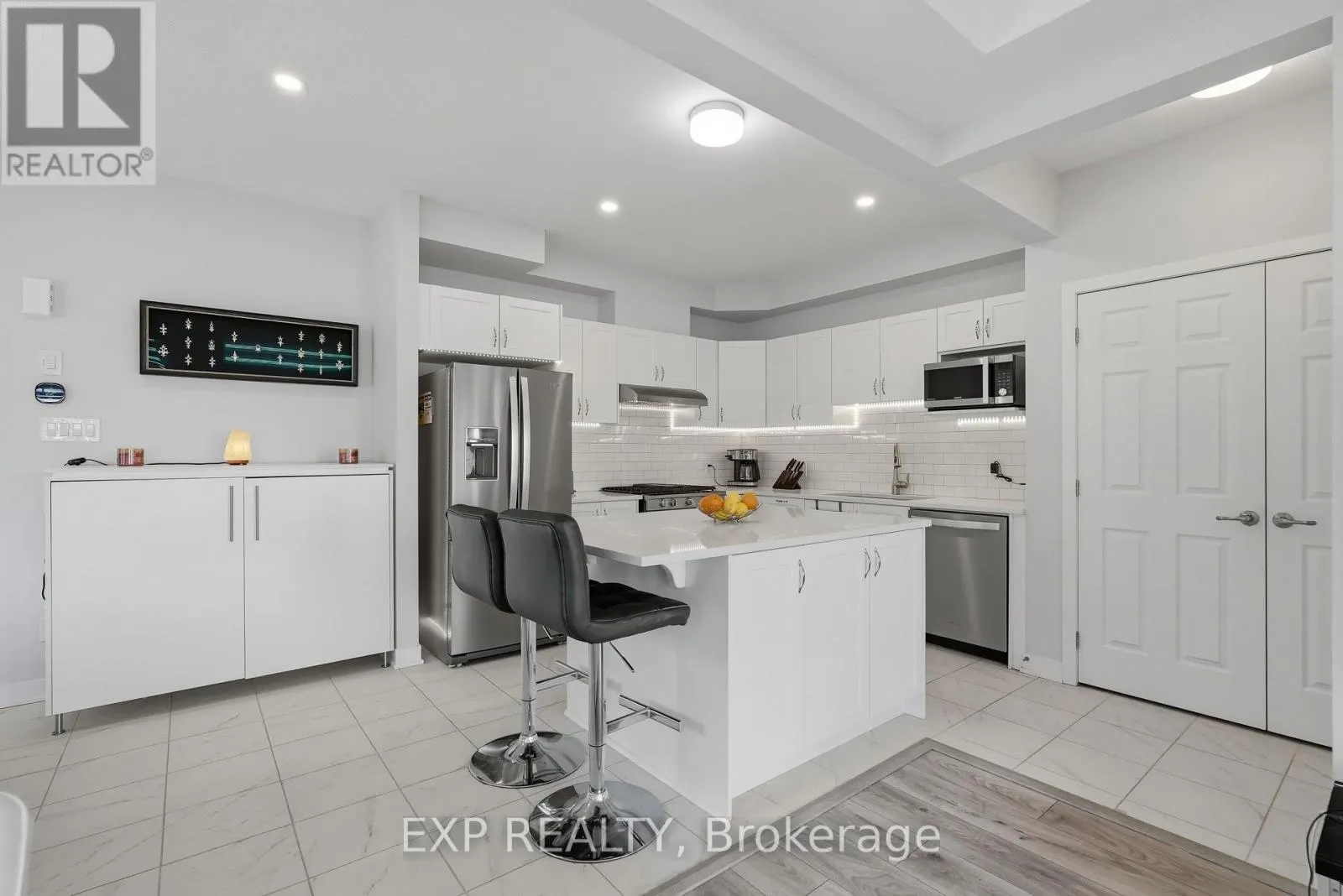 256 BILLRIAN CRESCENT