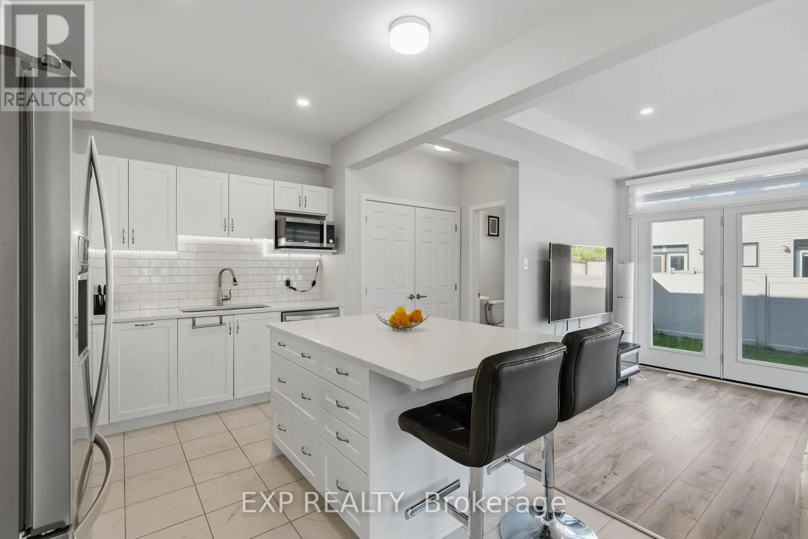 256 BILLRIAN CRESCENT