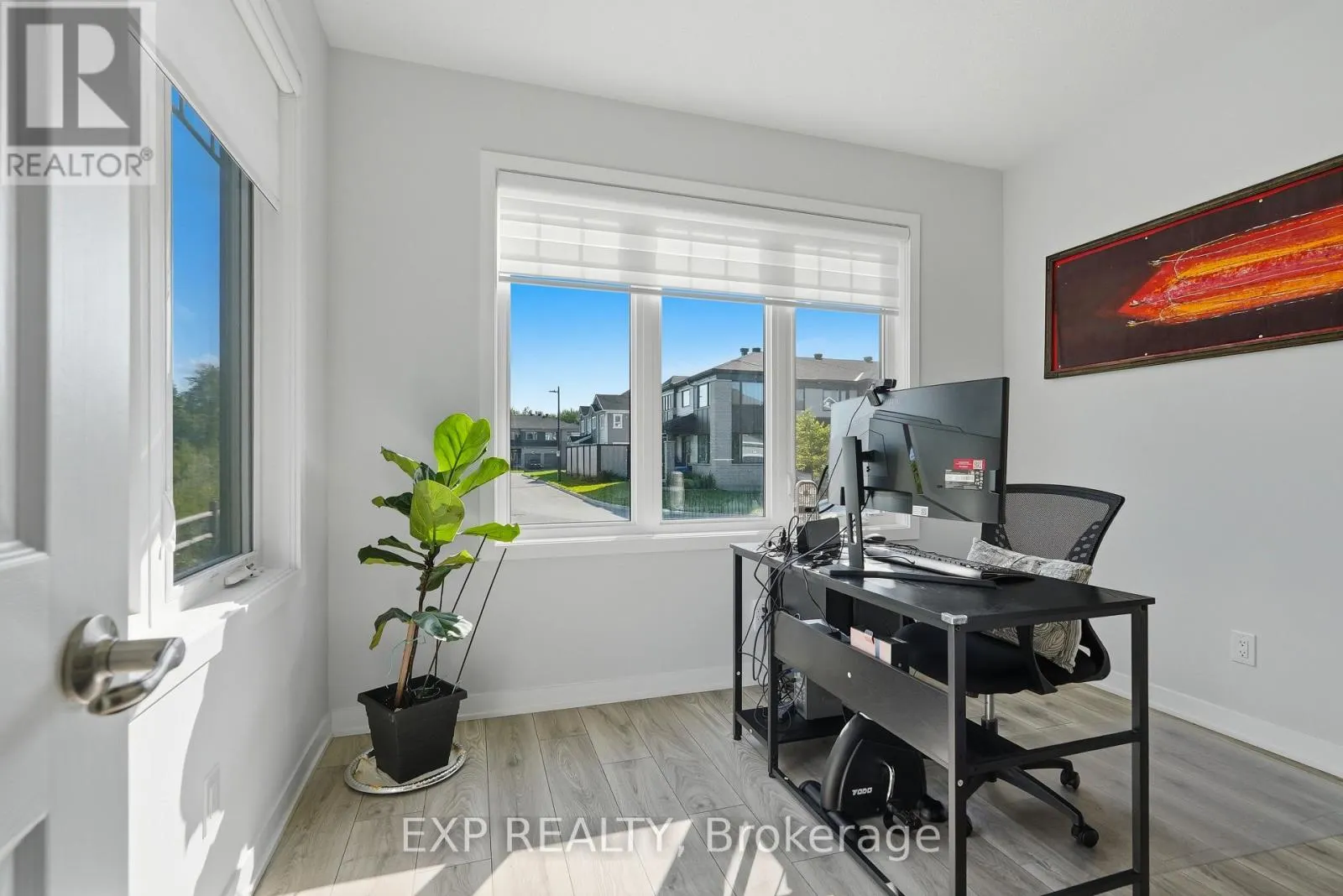 256 BILLRIAN CRESCENT