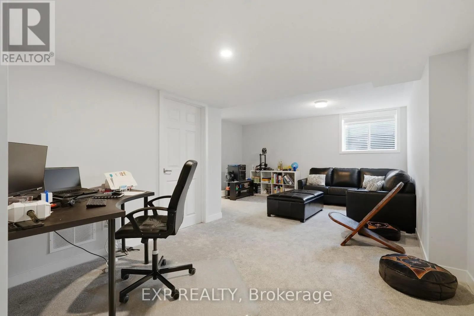 256 BILLRIAN CRESCENT
