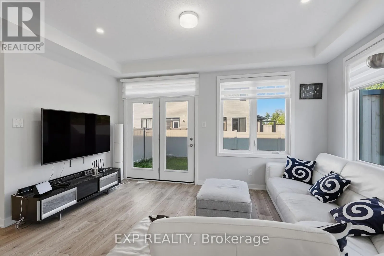 256 BILLRIAN CRESCENT