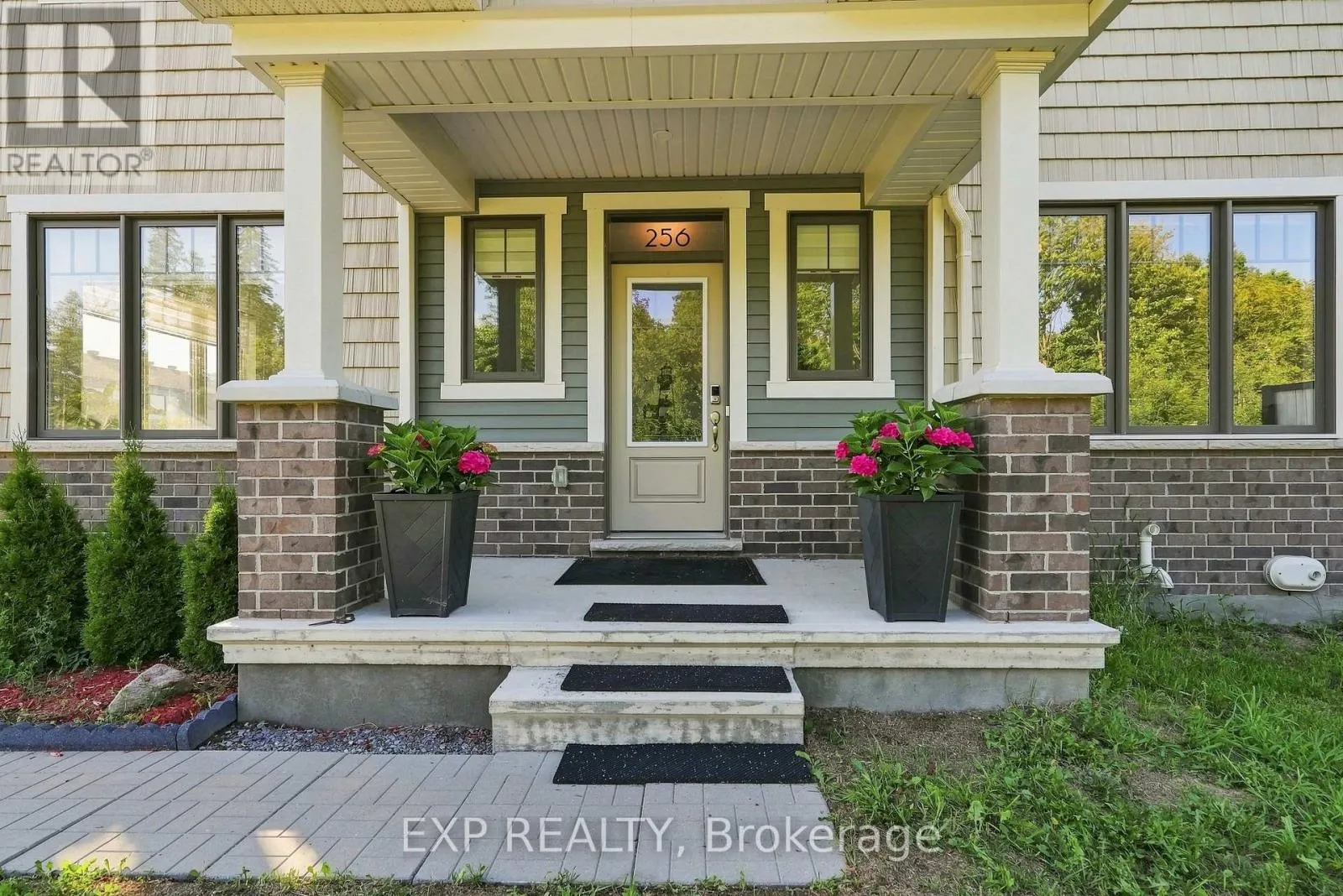 256 BILLRIAN CRESCENT