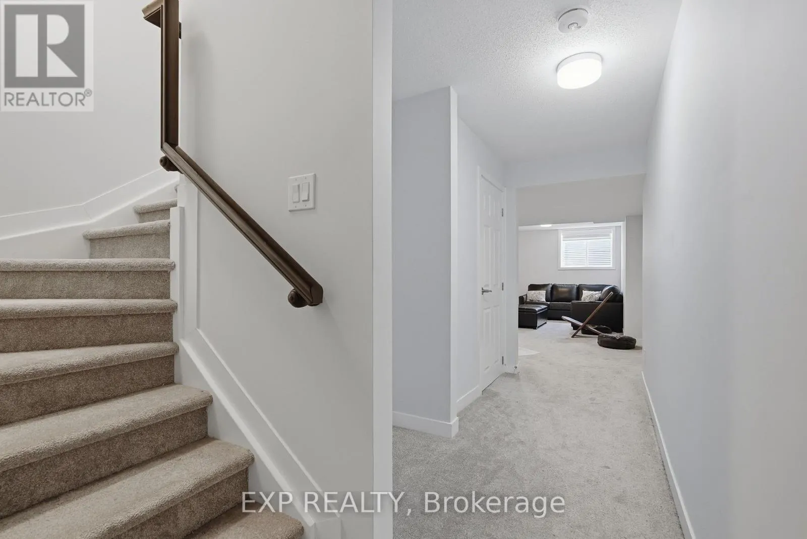 256 BILLRIAN CRESCENT