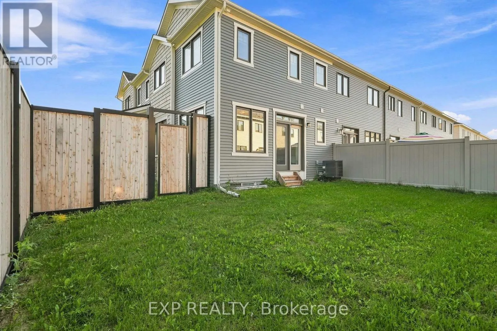 256 BILLRIAN CRESCENT