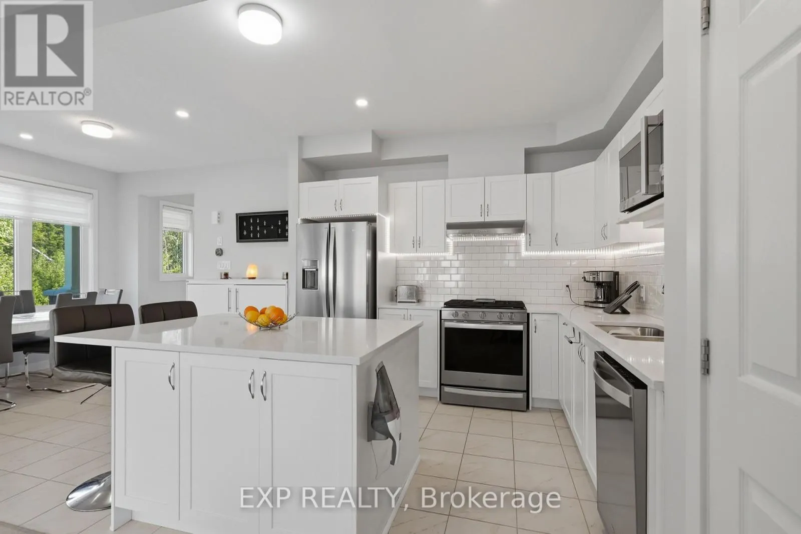 256 BILLRIAN CRESCENT