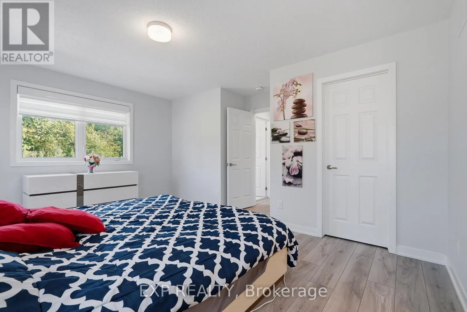 256 BILLRIAN CRESCENT