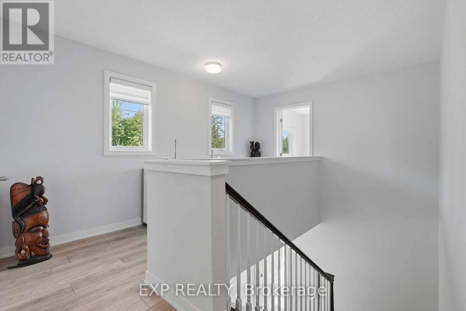 256 BILLRIAN CRESCENT