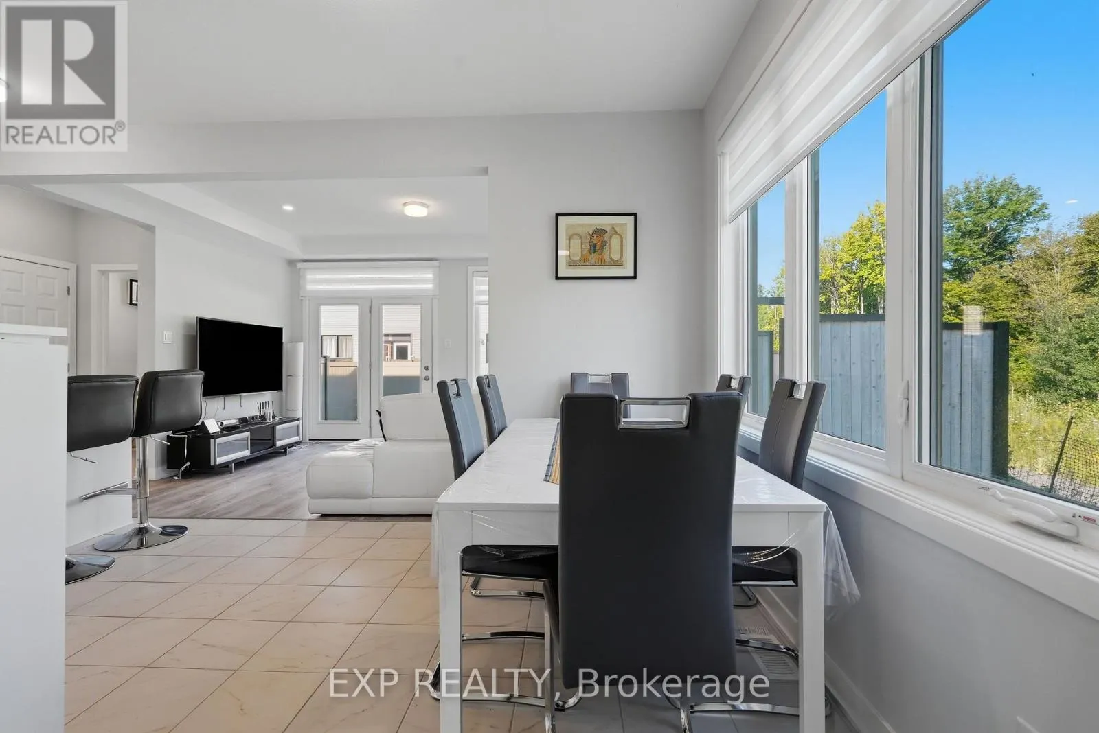 256 BILLRIAN CRESCENT