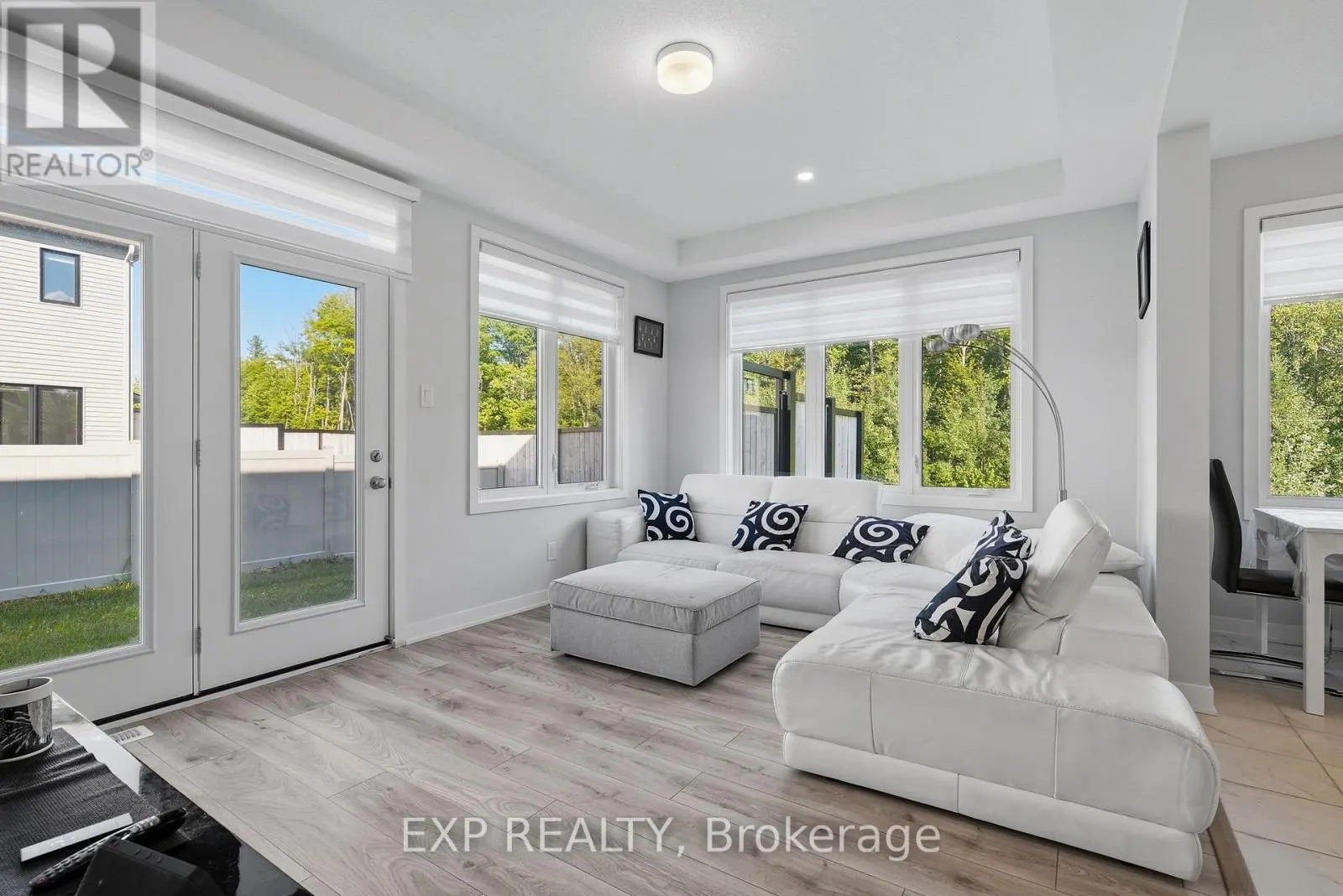 256 BILLRIAN CRESCENT