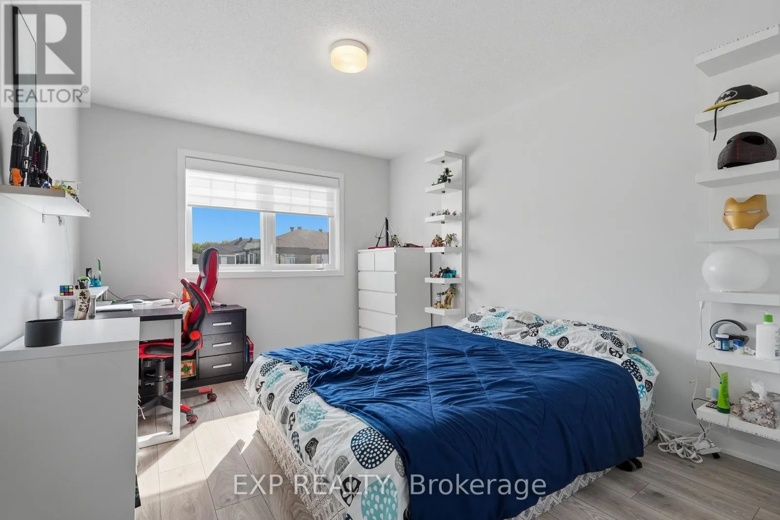 256 BILLRIAN CRESCENT