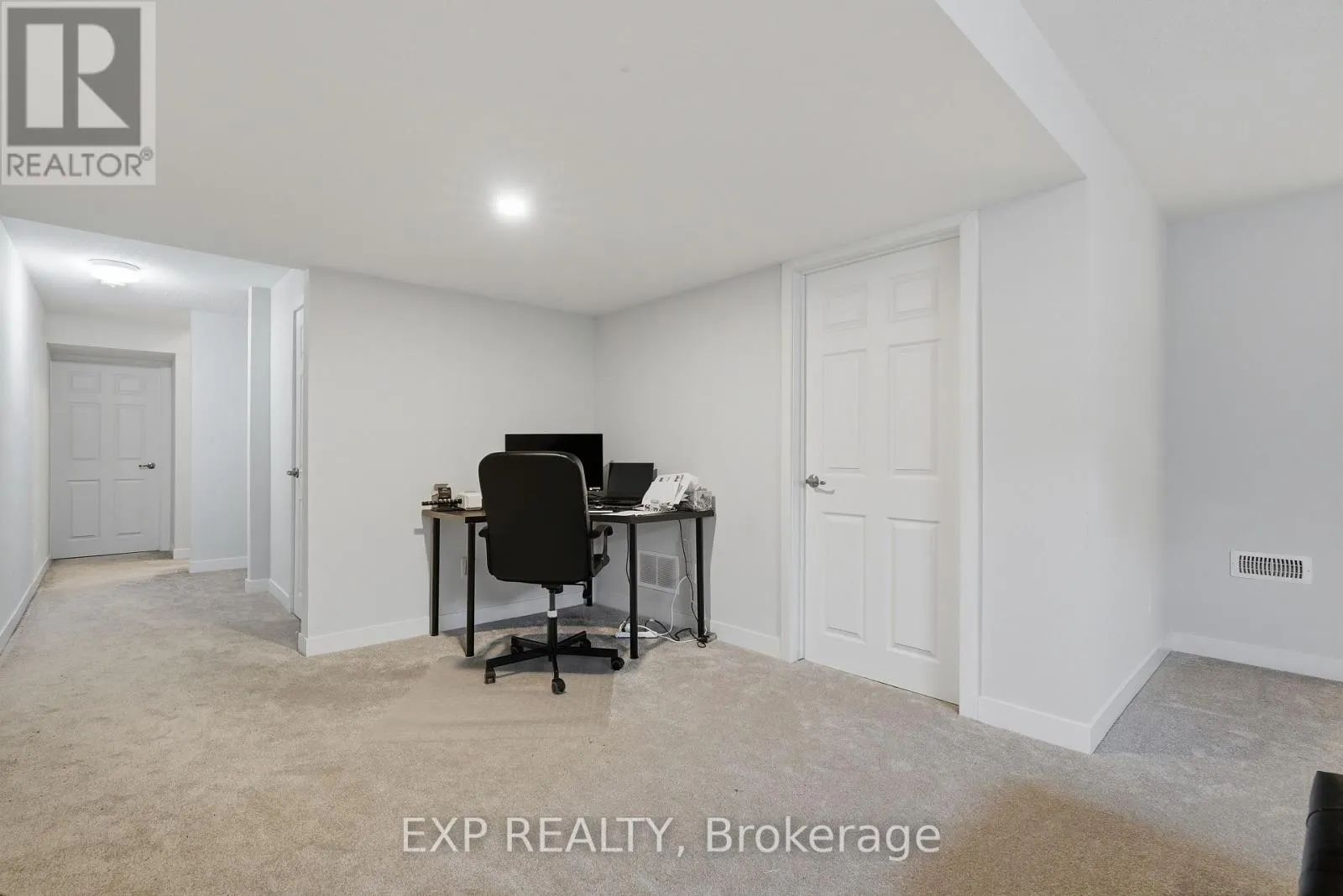 256 BILLRIAN CRESCENT
