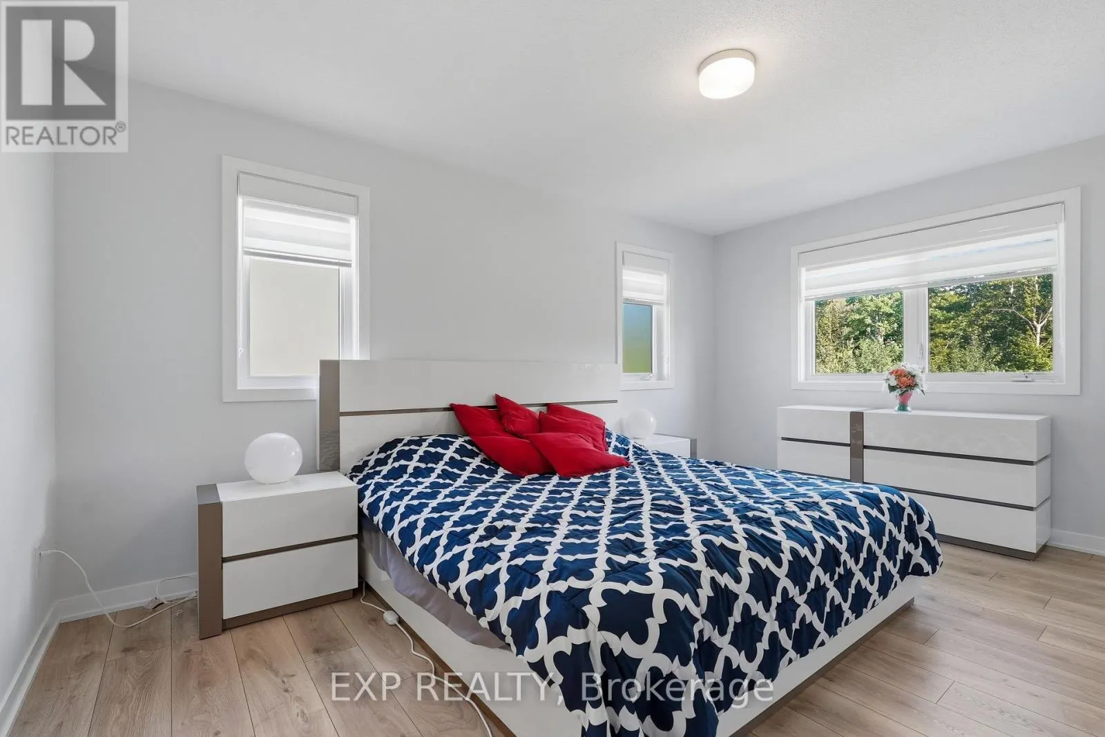 256 BILLRIAN CRESCENT