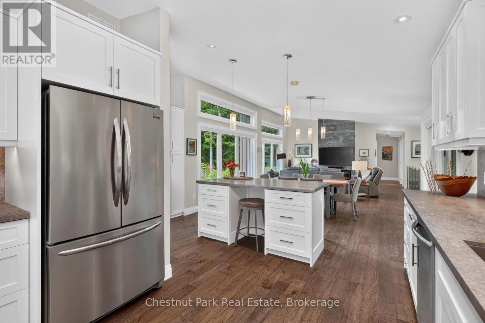 115 LINDGREN ROAD E