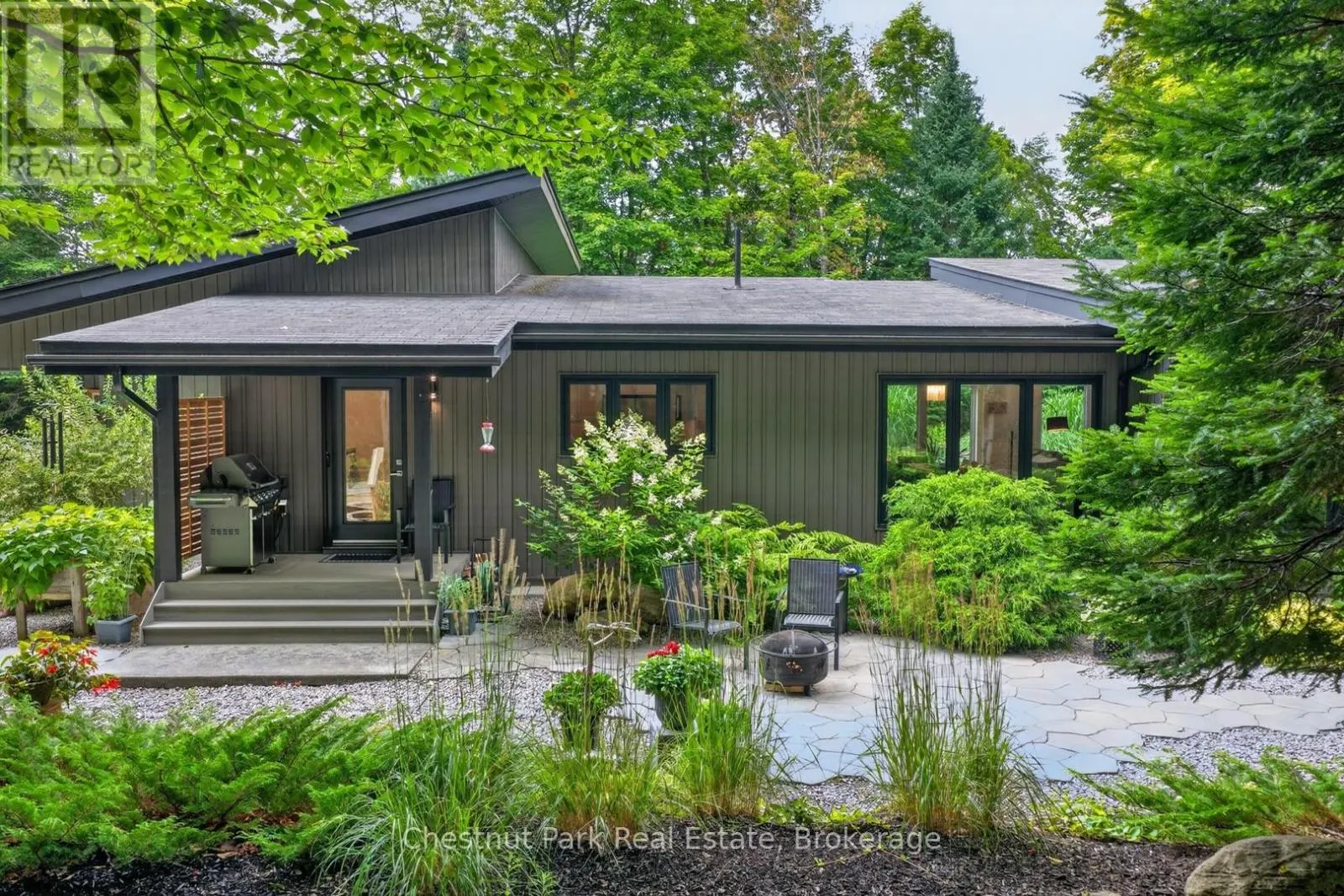 115 LINDGREN ROAD E