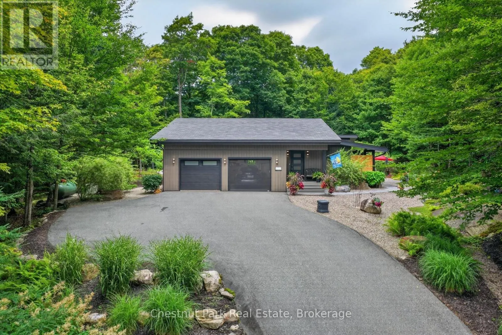 115 LINDGREN ROAD E