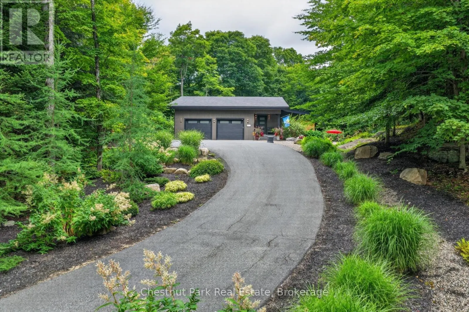 115 LINDGREN ROAD E