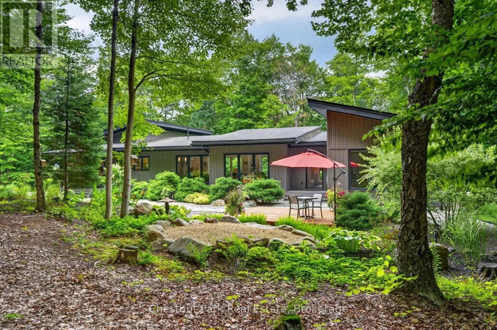 115 LINDGREN ROAD E