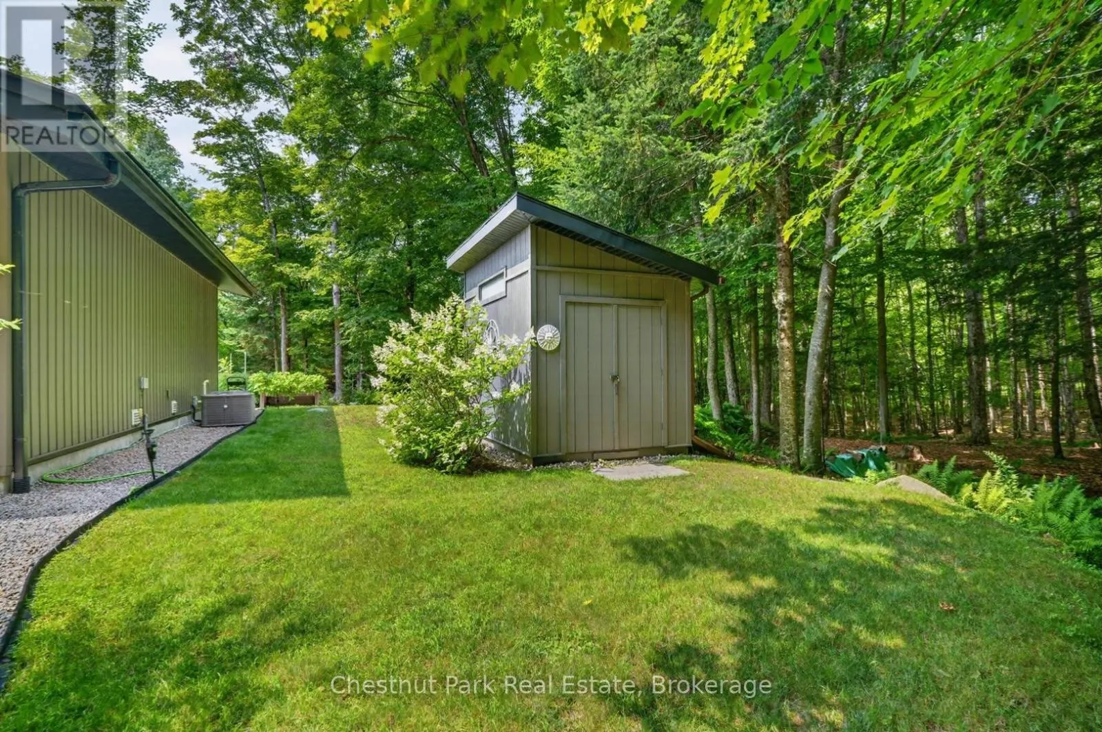 115 LINDGREN ROAD E
