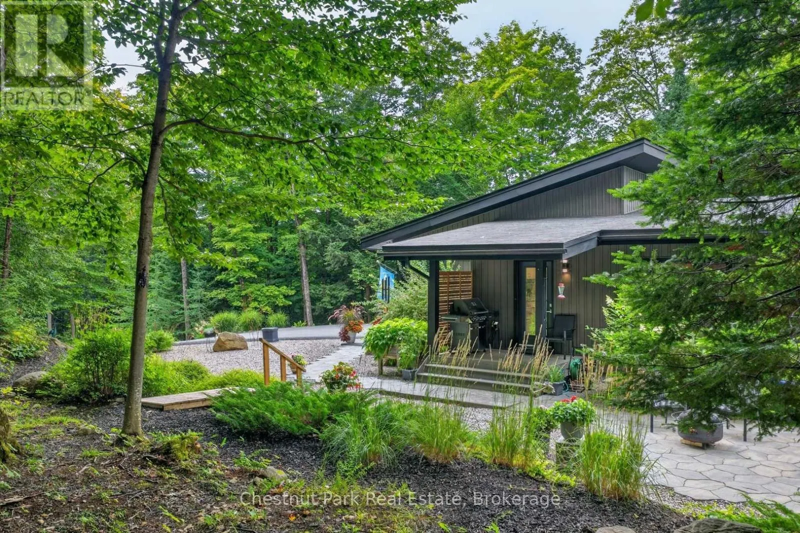 115 LINDGREN ROAD E