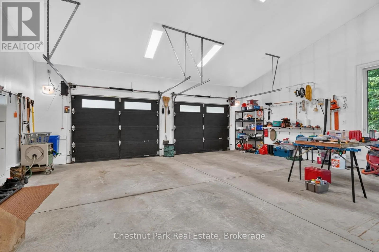 115 LINDGREN ROAD E