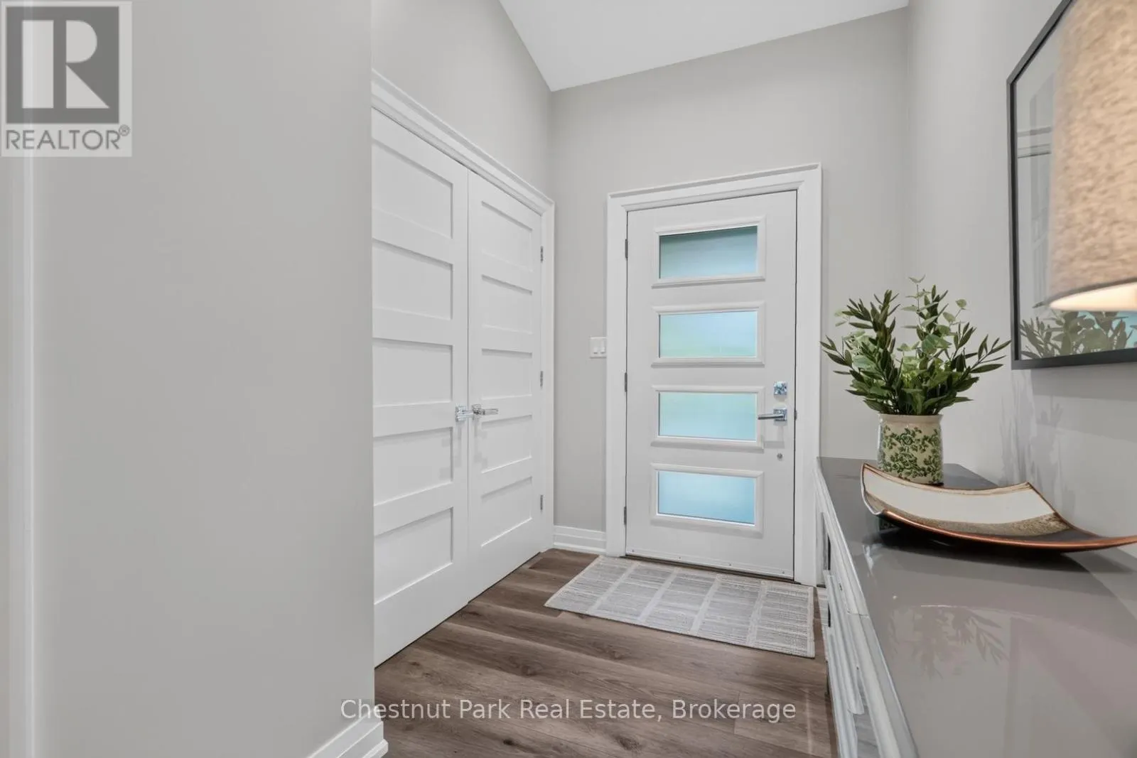 115 LINDGREN ROAD E