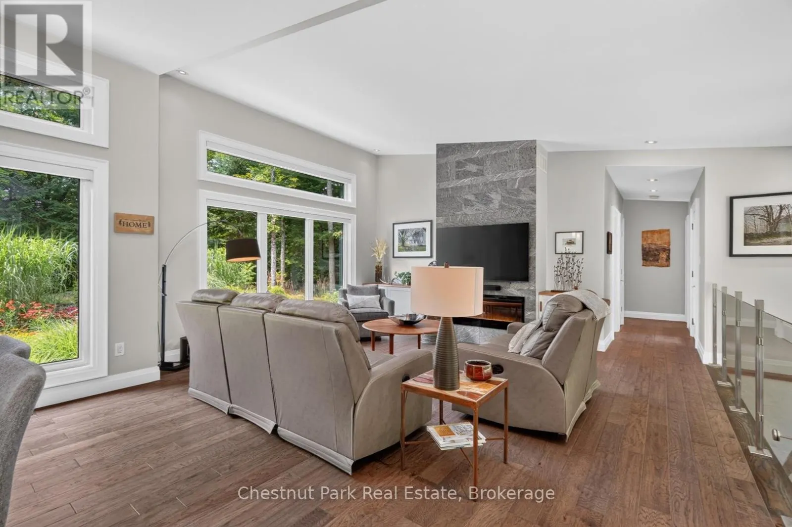 115 LINDGREN ROAD E