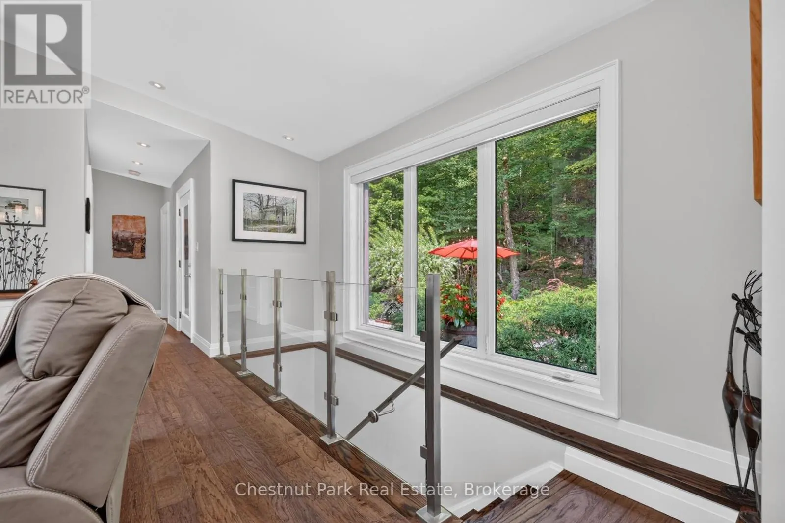 115 LINDGREN ROAD E