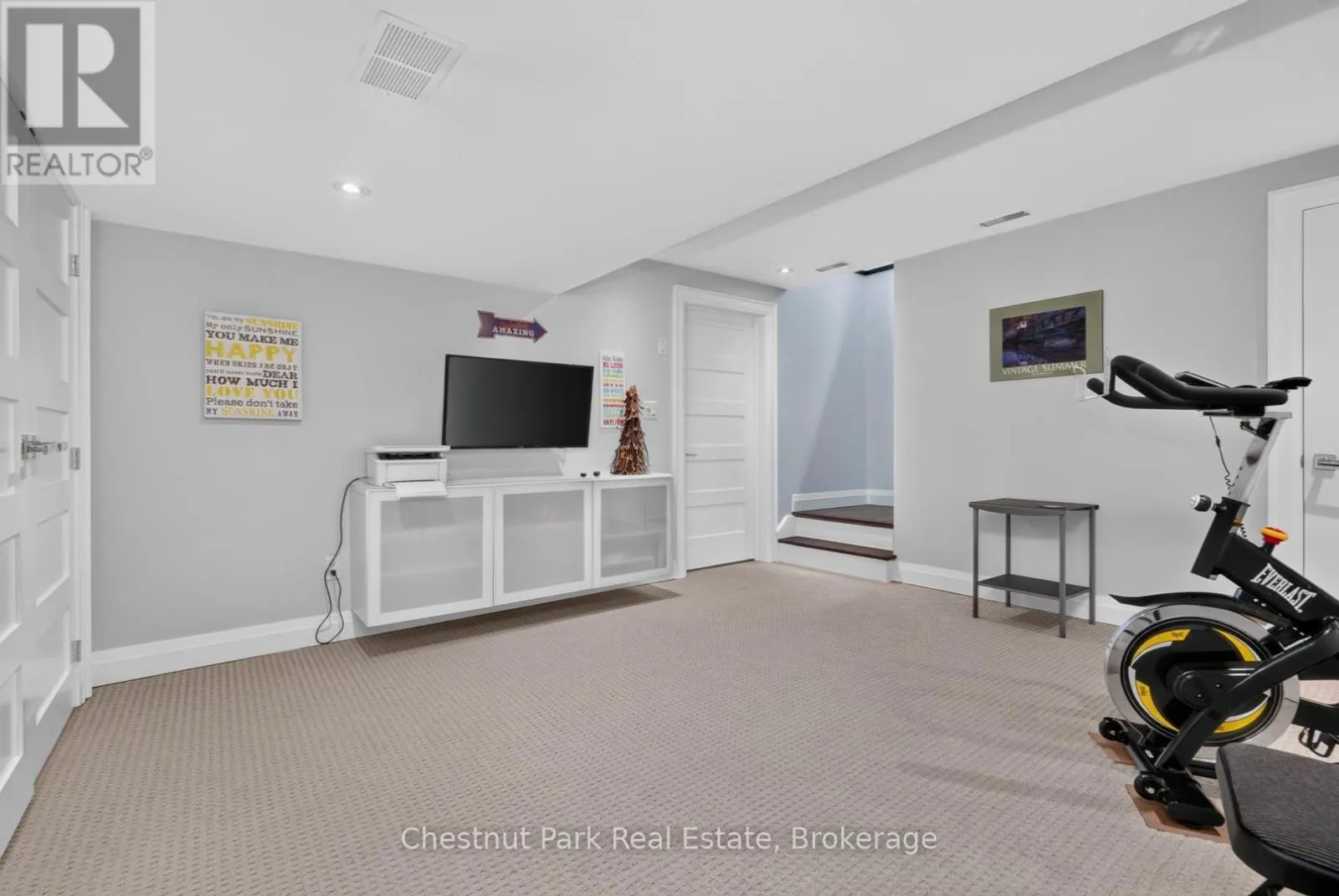 115 LINDGREN ROAD E