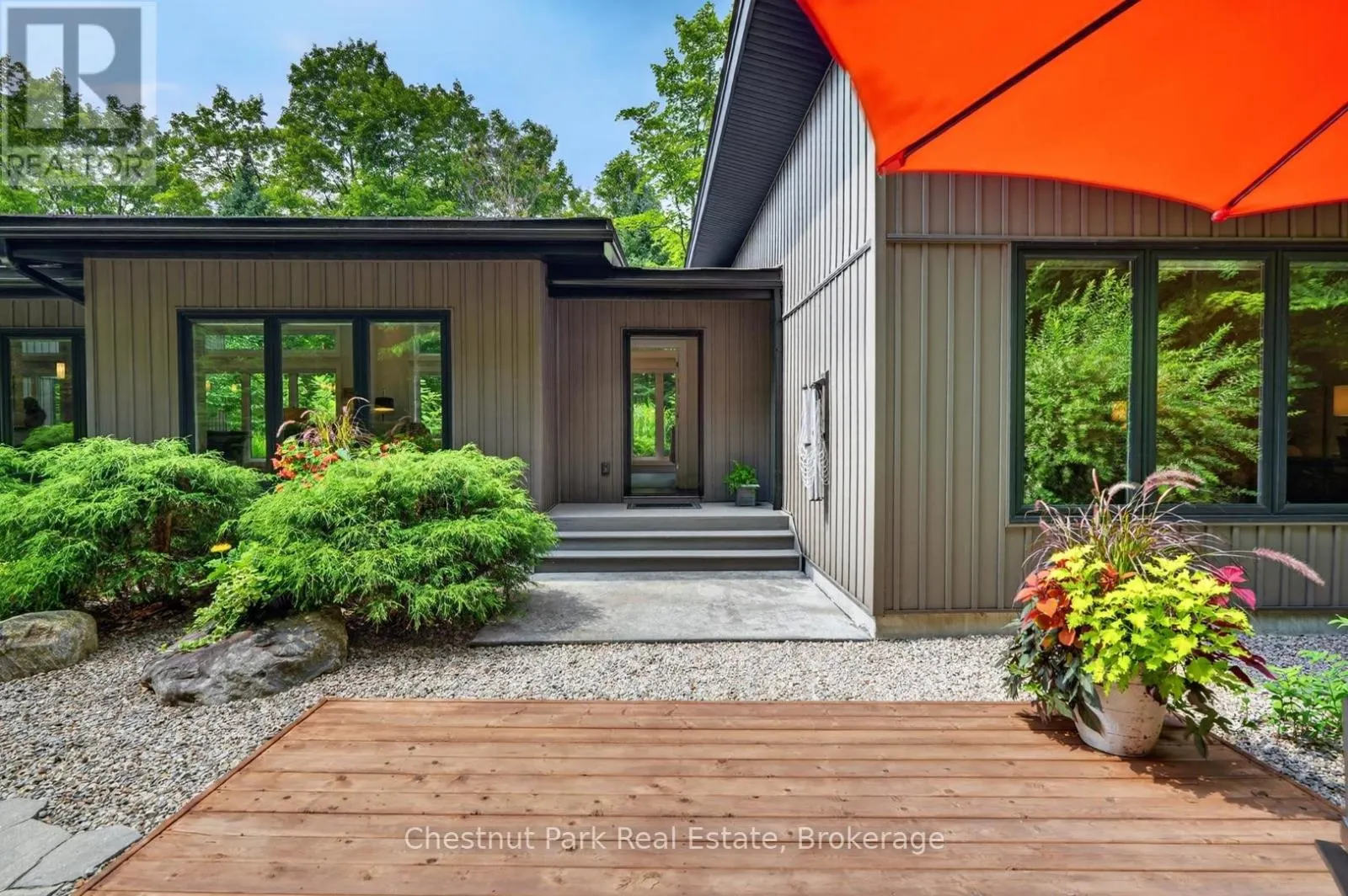 115 LINDGREN ROAD E