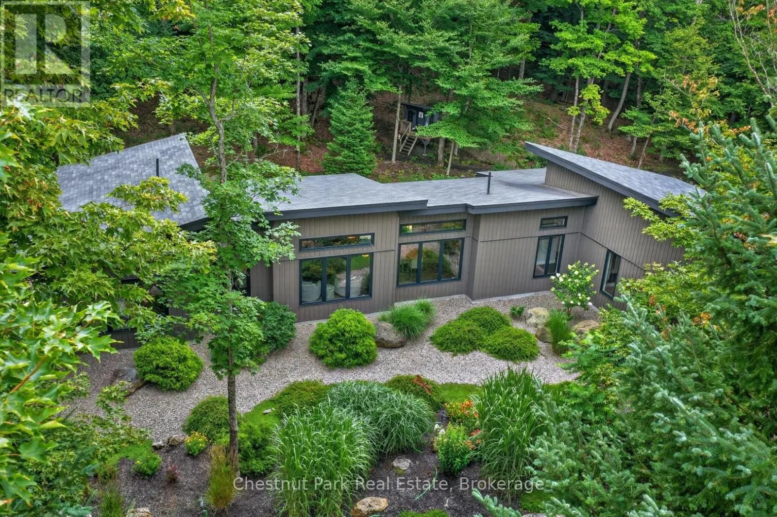 115 LINDGREN ROAD E