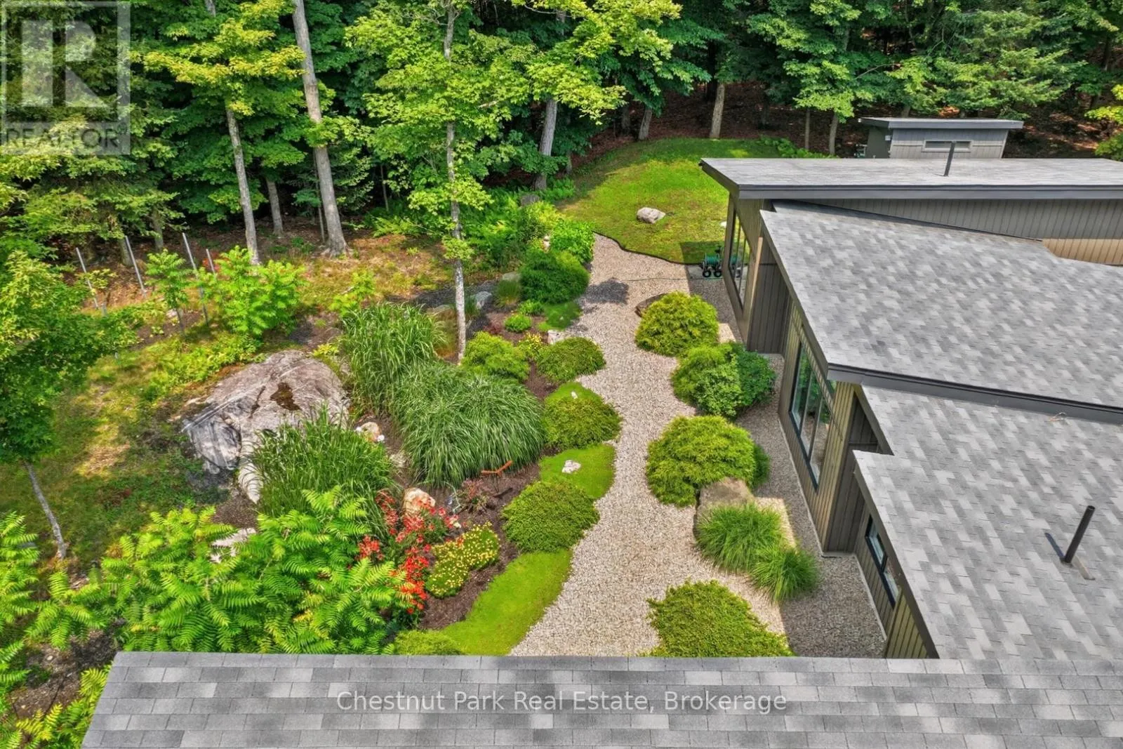 115 LINDGREN ROAD E