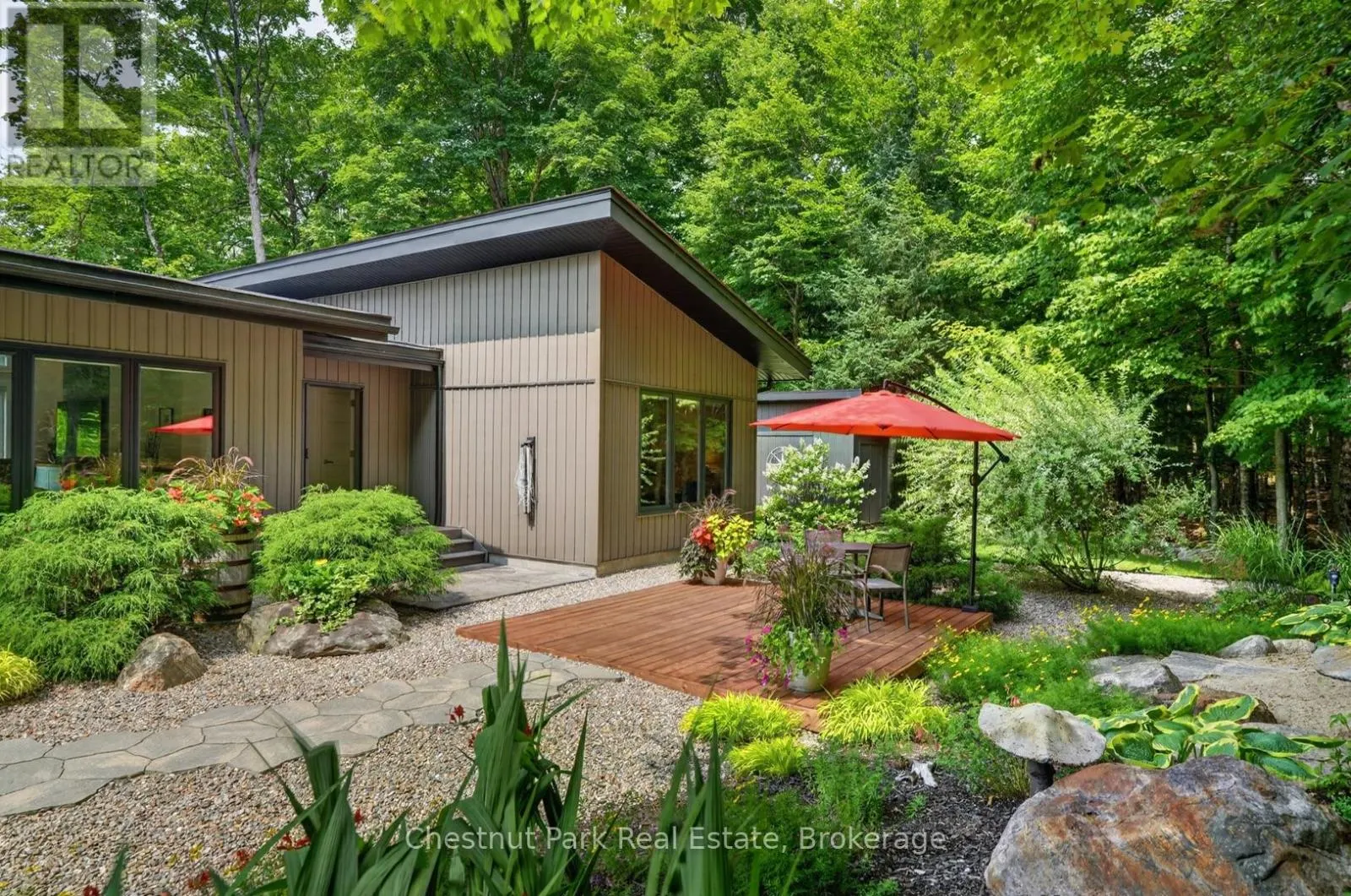 115 LINDGREN ROAD E