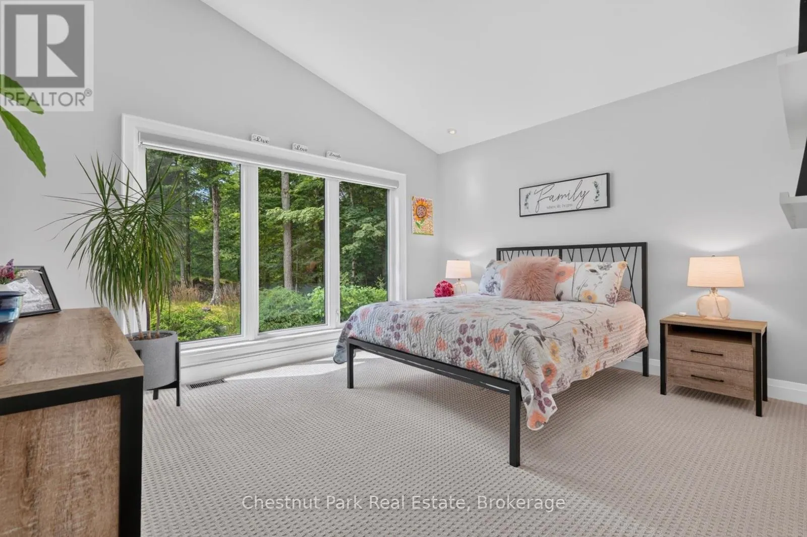 115 LINDGREN ROAD E