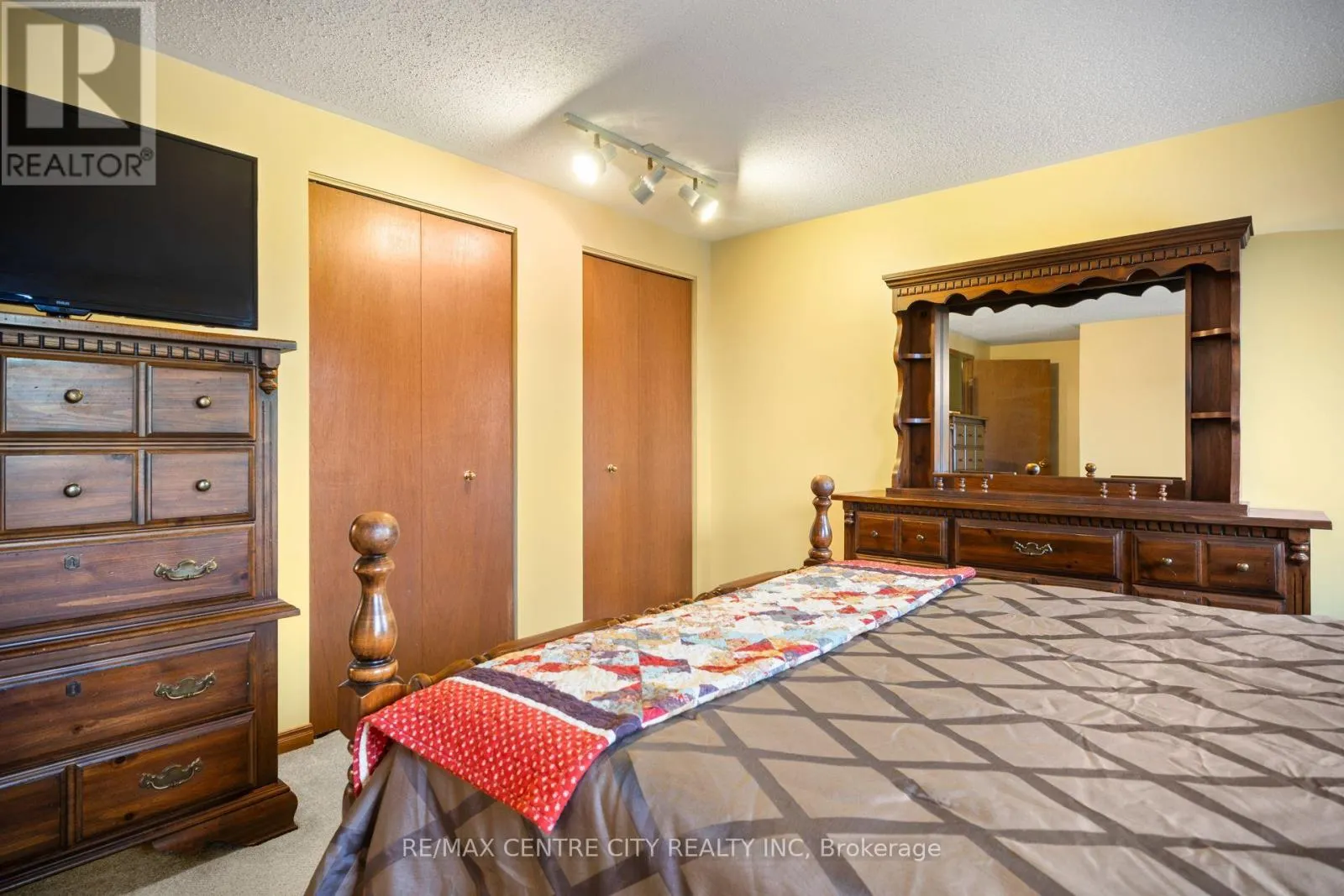 334 CANTERBURY PLACE