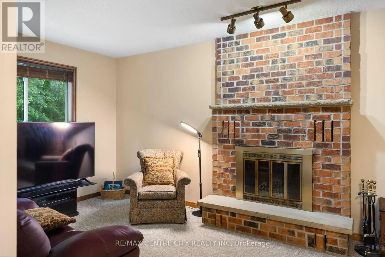 334 CANTERBURY PLACE