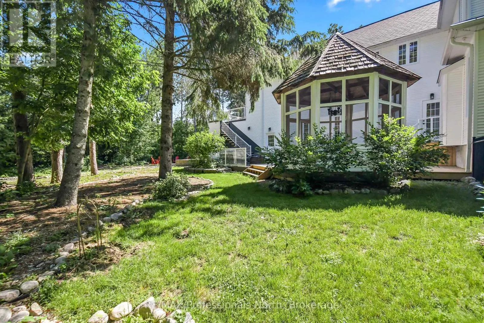 9 MELANE COURT