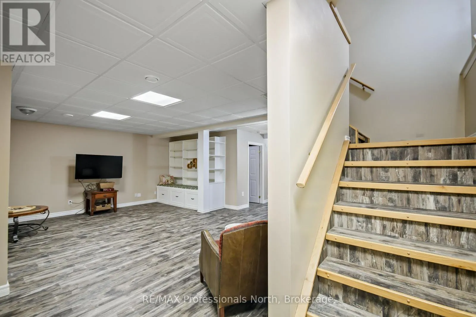9 MELANE COURT