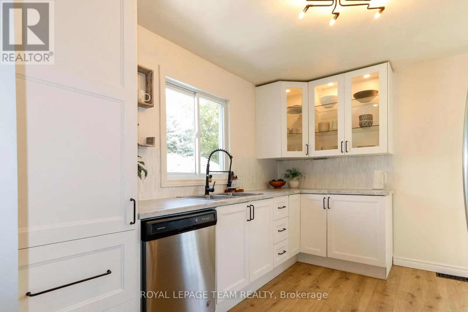 5765 RIDEAU RIVER RD ROAD
