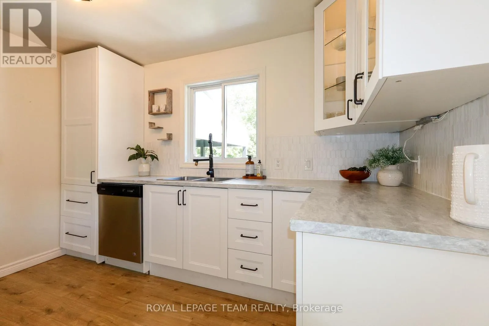 5765 RIDEAU RIVER RD ROAD