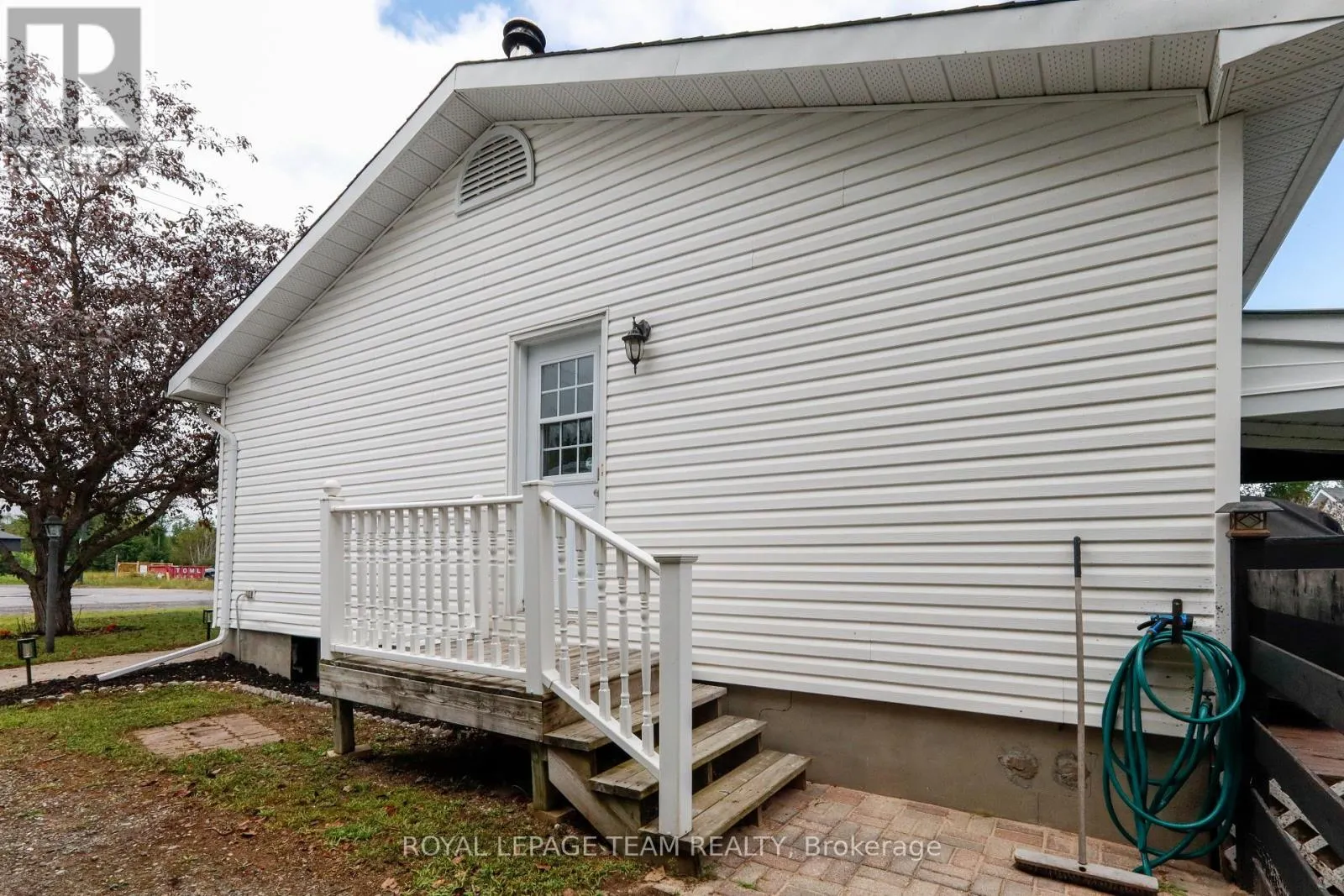 5765 RIDEAU RIVER RD ROAD