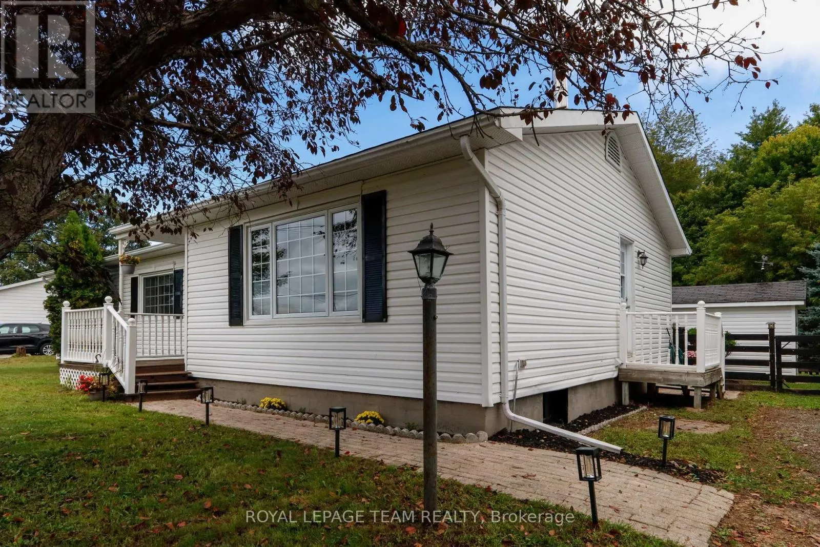 5765 RIDEAU RIVER RD ROAD