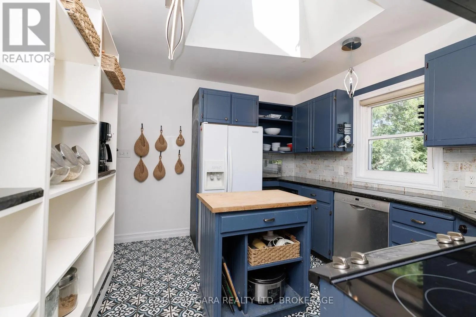 6329 GOODSIR CRESCENT