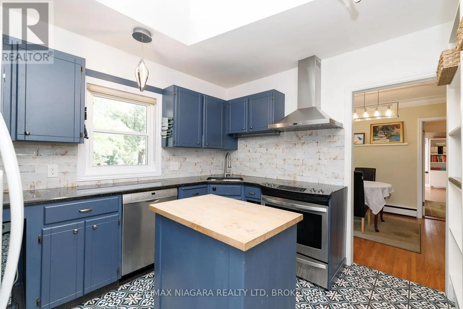 6329 GOODSIR CRESCENT