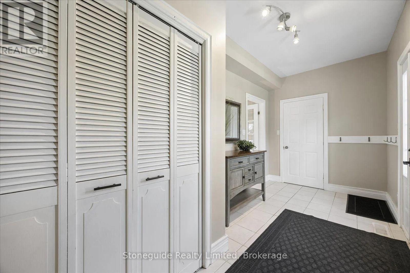 1611 PARKHILL ROAD W
