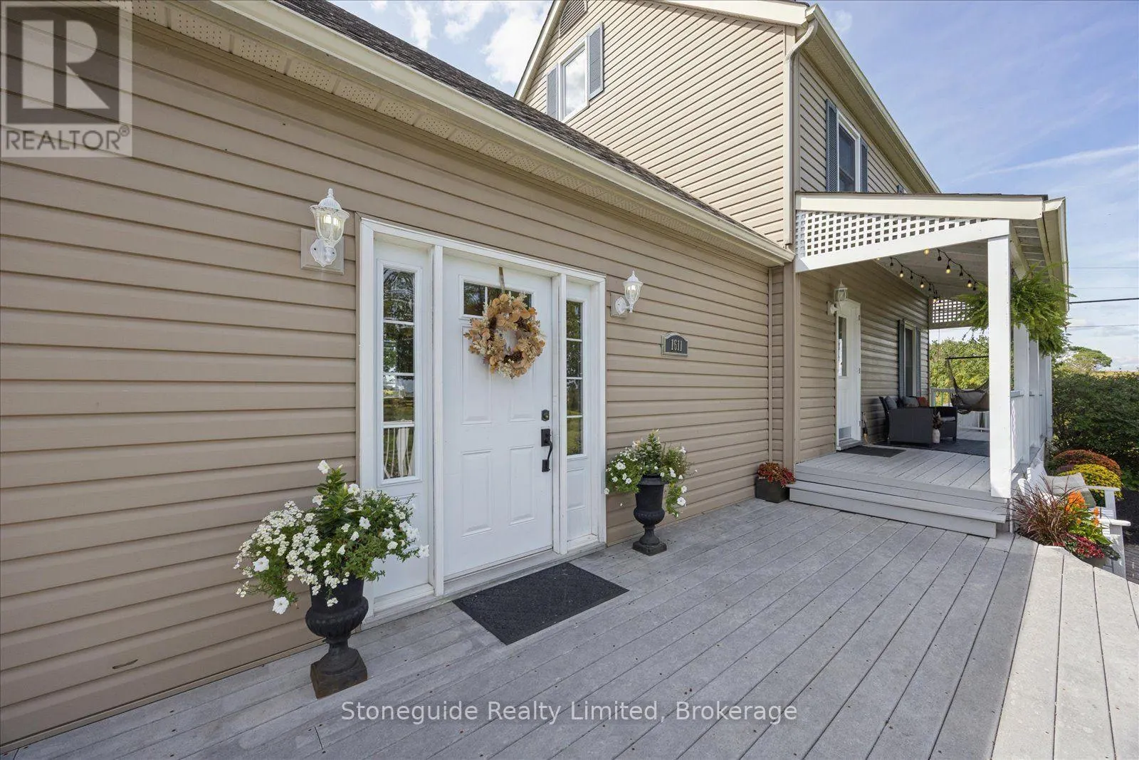 1611 PARKHILL ROAD W